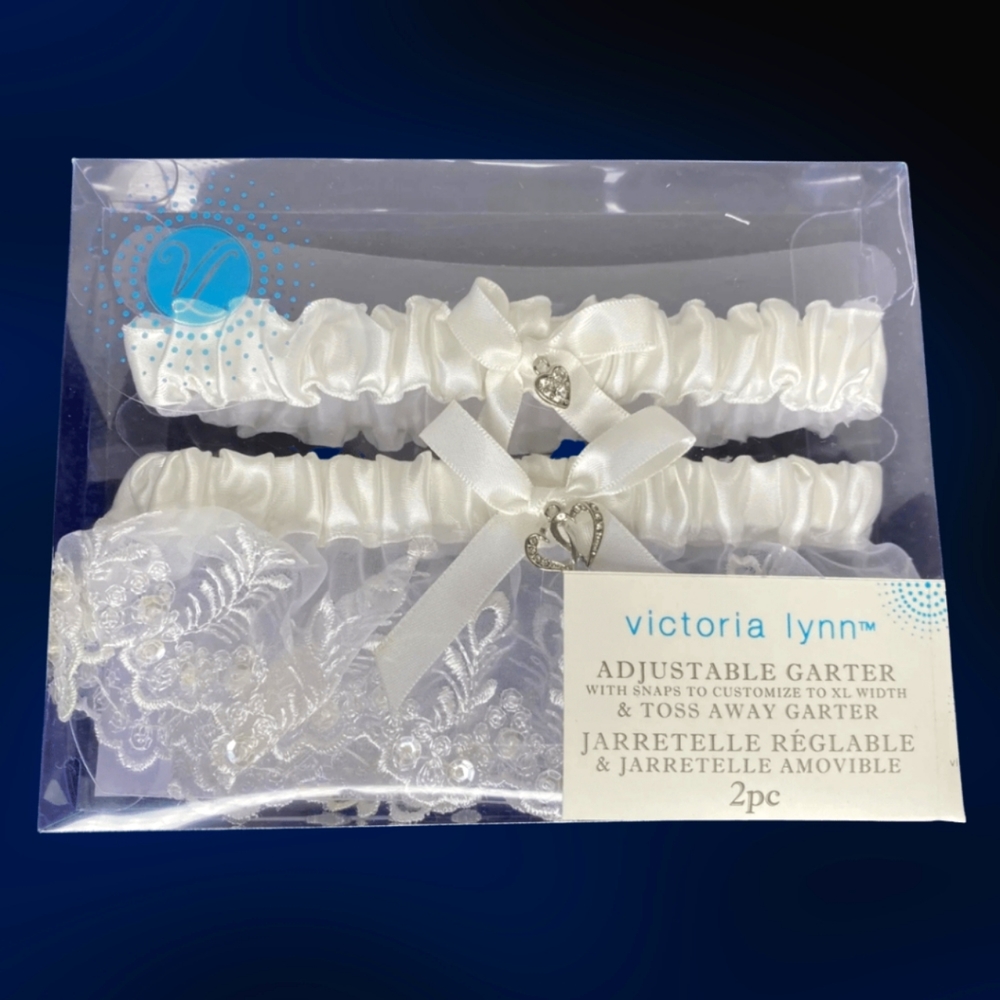 Victoria Lynn Garter Set - Silver Heart Accent